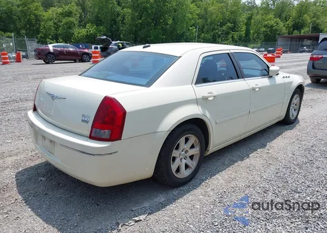 2005 Chrysler 300 Touring z USA, uszkodzony, nr VIN 2C3JA53G25H189068